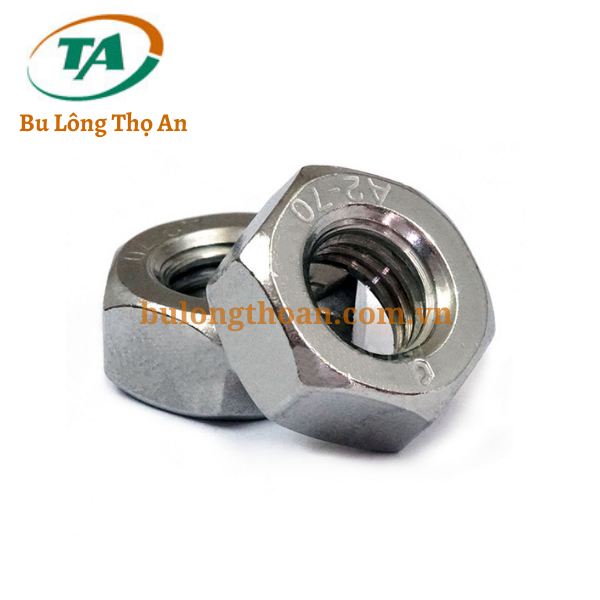 Hình ảnh tổng hợp các loại đai ốc phổ biến như lục giác, tán chuồn, mũ, khóa trong một khung cảnh công nghiệp
